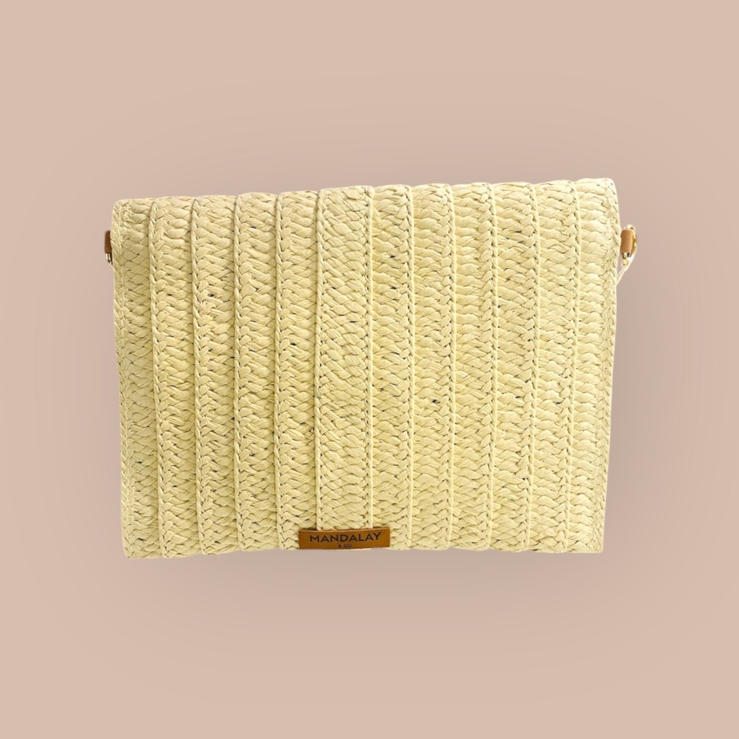 OCEAN MIRAGE HAND DESIGNED LAYERED STRAW ENVELOPE CLUTCH/ CROSSBODY PURSE