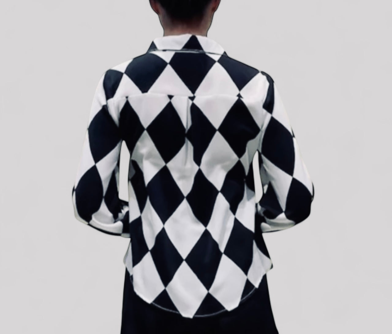 DIAMOND DISTRICT BALCK & WHITE LONG SLEEVE BLOUSE