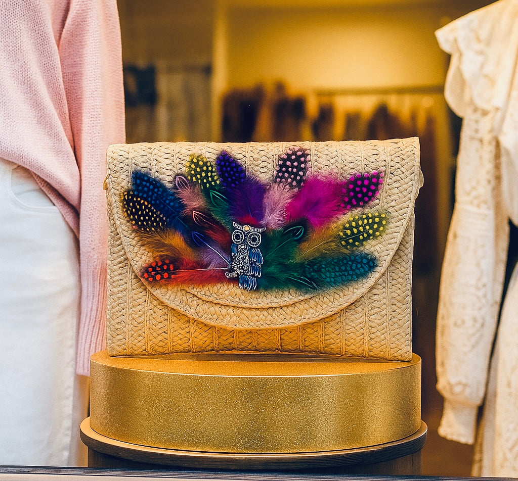 FEATHERED WHIMSY HAND DESIGNED LAYERED STRAW ENVELOPE CLUTCH/ CROSSBODY PURSE