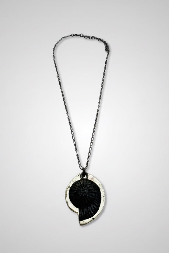 Shell antique silver pendant necklace detail