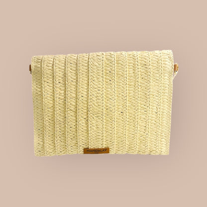 OCEAN MIRAGE HAND DESIGNED LAYERED STRAW ENVELOPE CLUTCH/ CROSSBODY PURSE