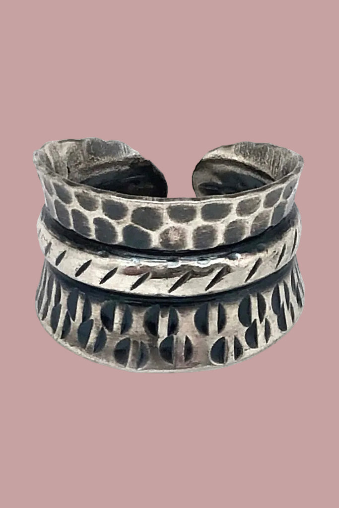 Handmade Kashi hammered design silver adjustable ring