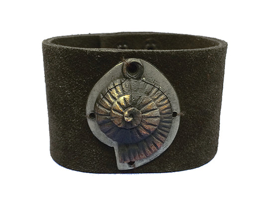 Handmade Gold Tone Metal Sea Shell Leather Bracelet